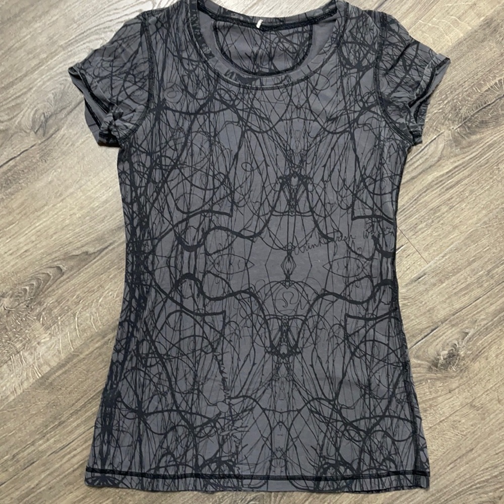 Lululemon tee